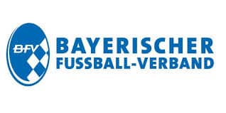 Das Logo des Bayerischen Fußball-Verbandes (BFV) zeigt links ein stilvolles blau-weißes Wappen mit den Initialen BFV. Rechts ist in fetten blauen Buchstaben „Bayerischer Fußball-Verband“ zu sehen, was die Einheit innerhalb des ausgedehnten Vereinscampus-Netzwerks symbolisiert. – DPS Business Solutions